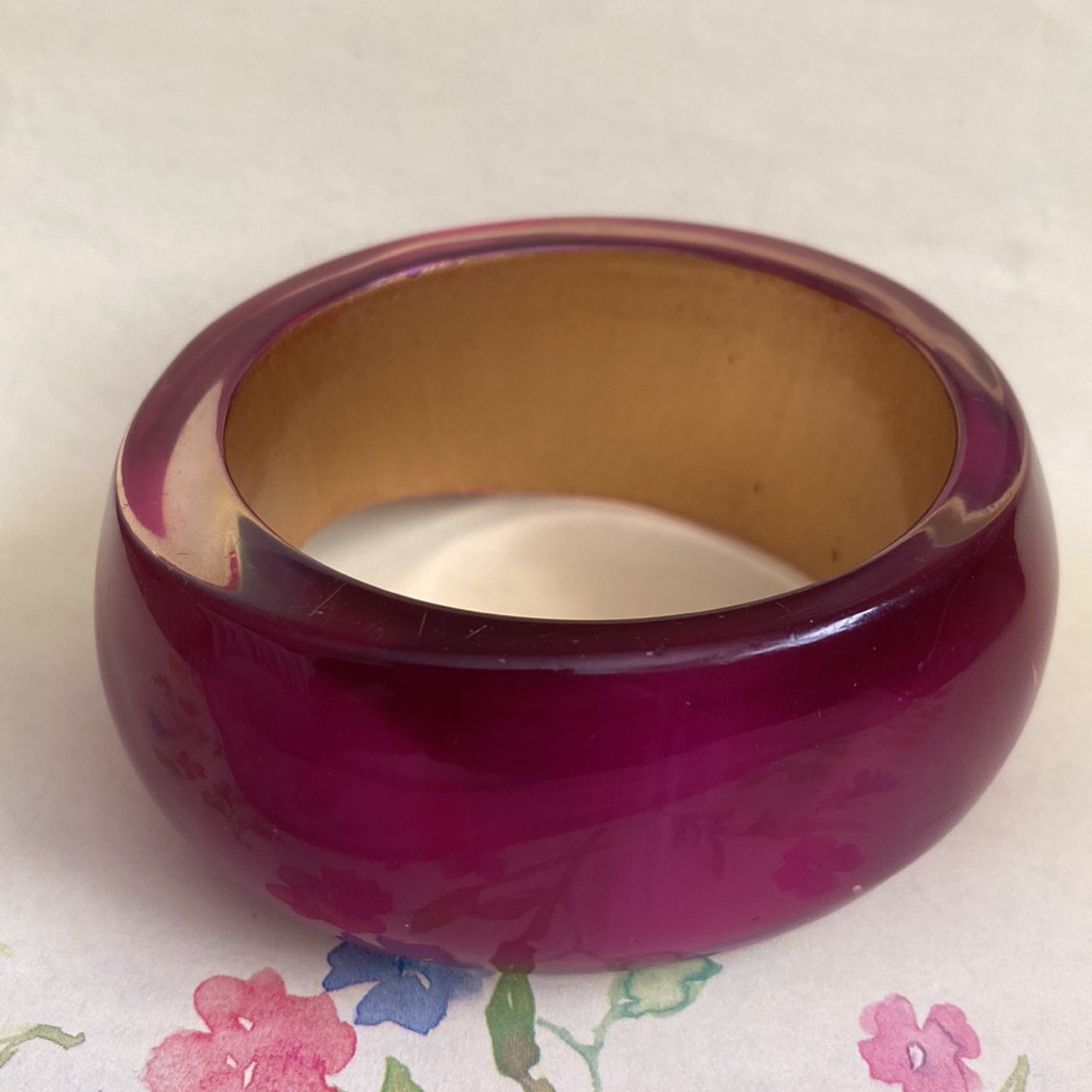 Beautiful Purply Fuchsia Acrylic Chunky Bangle Bracelet Preowned Good Cond 29$